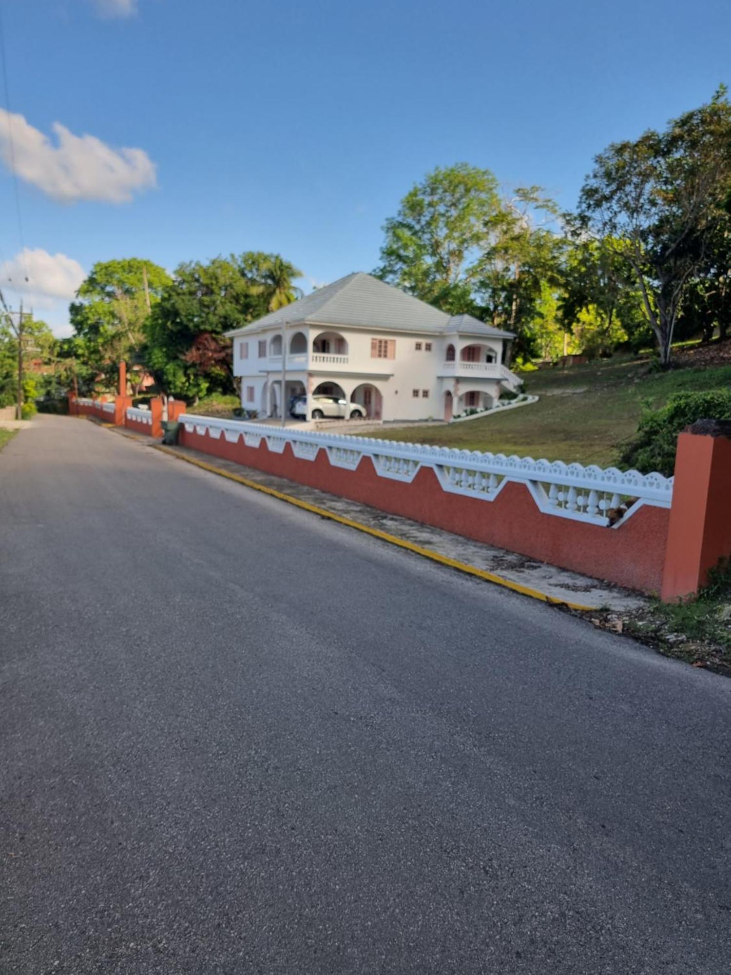 Shaw Park Gem Apt 12D Ocho Rios Eksteriør bilde